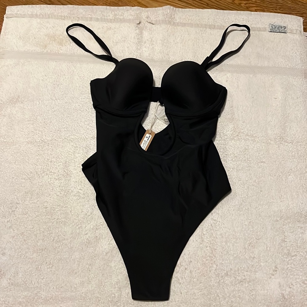 SKIMS DEEP PLUNGE SHAPEWEAR THONG BODYSUIT IN onyx SIZE Small